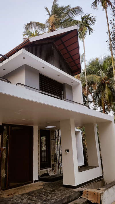 ongoing site
.
.
.
1840 sqft
@ valapad Thrissur

 #architecturedesigns #lowbudgethousekerala #modernhome
#ContemporaryHouse