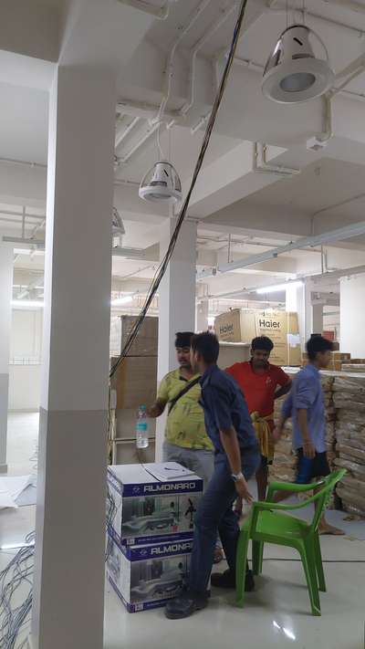 one of our recent commercial project done ✅ in kolkata for reliance jio 
#smartpoint 
#civilconstruction 
#electrcialcontractor 
#Contractor 
We deliver quality at very nominal prices 
we are a group of interior designers , architect and contracts working together under a single roof providing one stop solution for our clients with compromising quality 

Do contact us for your Requirement we will be delighted to help you out !!