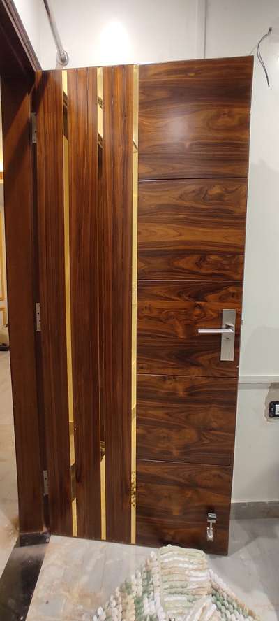 wood door with golden profile #Woodendoor  #modernhome 
 #flashdoor