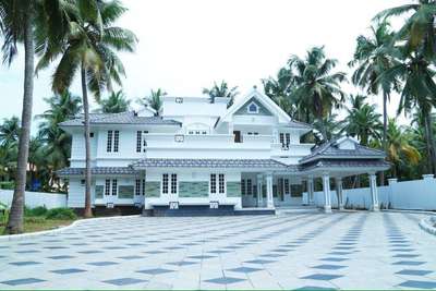 Handovered project at Ponnani
3250 sqft 4BHK

 #KeralaStyleHouse 
 #Architect 
 #modernhome 
 #architecturedesigns 
 #architectureldesigns 
 #keralahomeplans 
 #keralaarchitectures