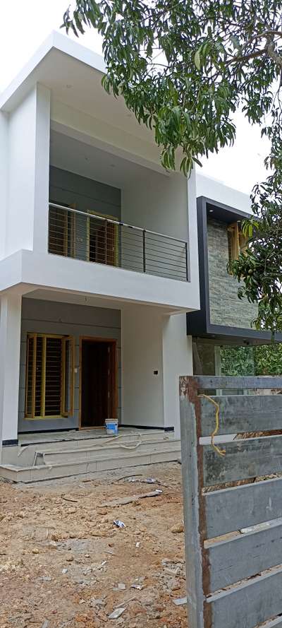 Rence    #ElevationHome  #architecturedesigns  #kerala_architecture  #Minimalistic  #MrHomeKerala