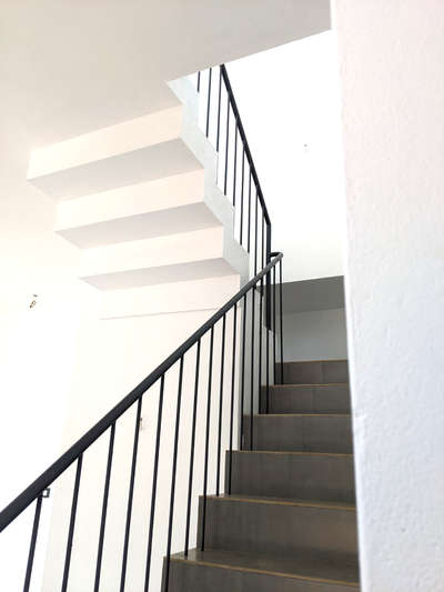 simplifying the stairs 
#Staircase #homeinteriordesign #StaircaseDesigns #SteelStaircase