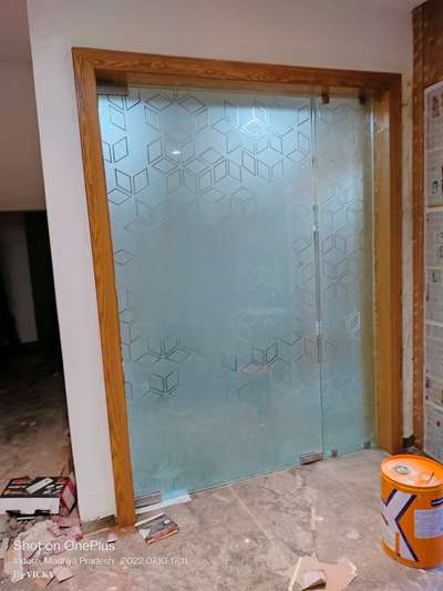 12 mm tafan glass white acid design 🏠
glass partition door