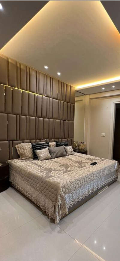 #bed #BedroomDecor #KingsizeBedroom #WoodenBeds #LUXURY_BED #bedDesign #interiorcontractors #interiordesigers #InteriorDesigner #trendingdesign #likeandshare #share