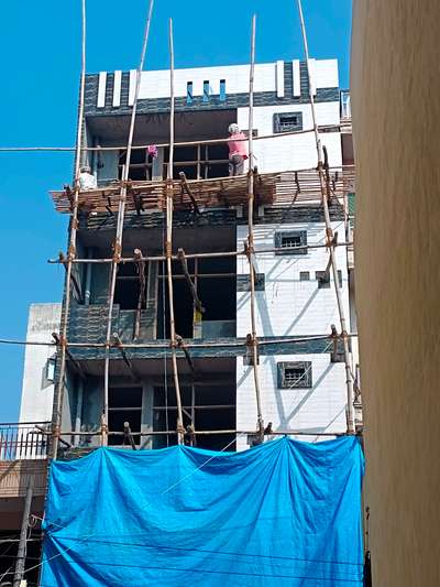 अगर कोई अपना मकान बनवाना चाहे North east दिल्ली में तो कॉन्टेक्ट कर सकता है