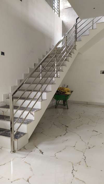 square tube stair
#StaircaseDecors #HouseIdeas #SteelStaircase