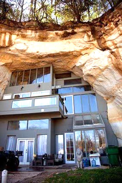 Below ground house ! #weirdhouse #HouseDesigns