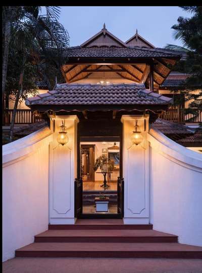 #traditional  #KeralaStyleHouse  #kwralahome  #keralahomeplans  #Nalukettu  #nalukettuarchitecturestyle  #nalukettuveedu  #nalukettuhouseplan contact 8848240188 our Trissure site