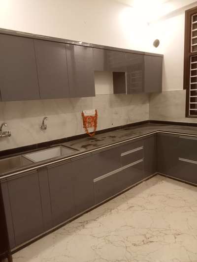 modular kitchen glossy colour