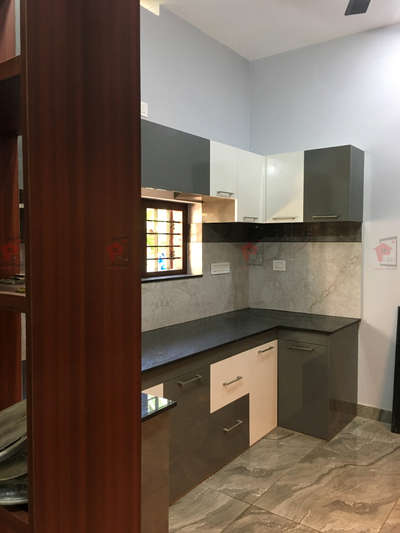 കിച്ചൻ ക്യാബിനറ്റ്..
Plywood+Mica 
kuranja chilavil ningalkkum cheyyam oru kitchen cabinet..!
contact for more details 9947166882
 #KitchenIdeas  #KitchenCabinet  #ModularKitchen  #KitchenInterior  #Architectural&Interior