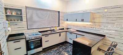 simple kitchen with black & white combination
