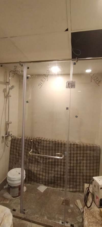 bathroom shower 
door glass partition