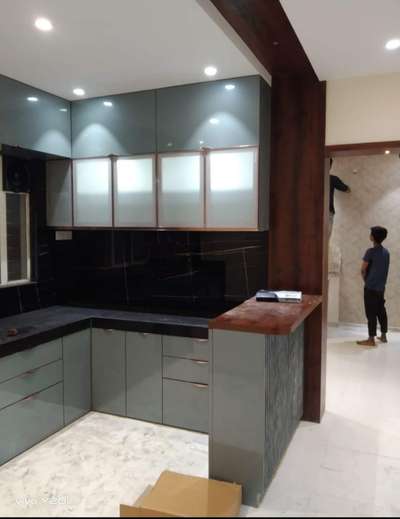 contractor and carpenter ke liye contact Karen