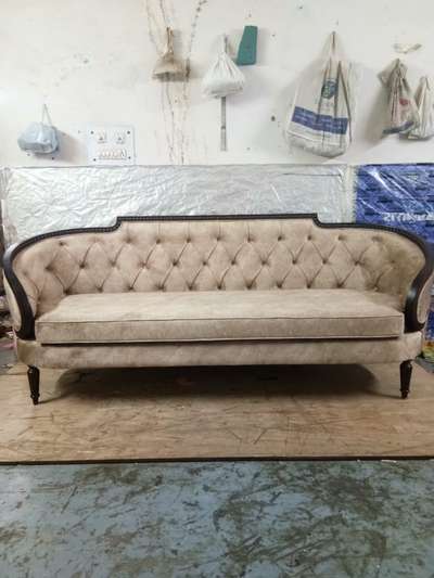 carvin sofa in a around design with quilt