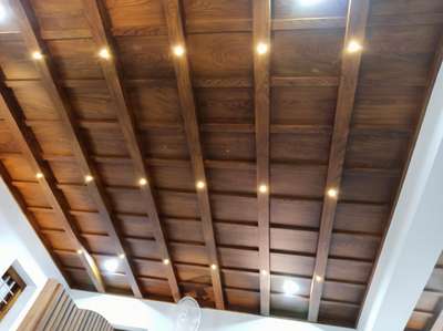 wood grains in gypsum ceiling