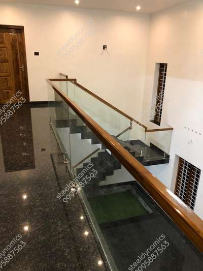 Premium Glass Handrail
Glass and wood handrail
Glass and teak handrail