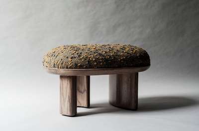 A Round Bench-Pouf Blend, Marrying Wooden Legs with Upholstery for a Perfect Fusion of Function and Design @liveindtail 

#WoodenOttoman #UpholsteredFurniture #FunctionalDesign #HomeDecor #InteriorDesign #VersatileFurniture #LivingRoomStyle #furnitureinspiration #liveindtailluxury #liveindtailfurniture #liveindtail #lidfurniture