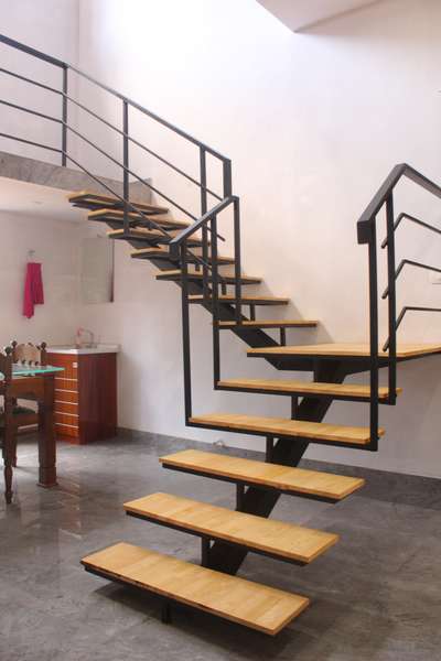 central beam staircase.

 #readymadestaircases  #centralbeamstaircase
 #WoodenStaircase  #StaircaseDecors  #InteriorDesigner  #Malappuram  #pookkoottur  #architecturedesigns  #Thrissur  #calicutdesigners  #FloorPlans  #residenceproject