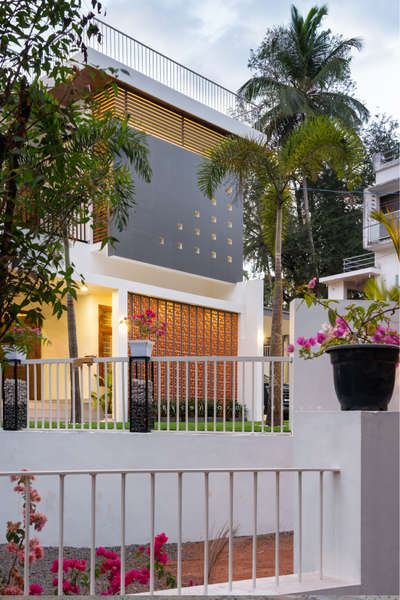 ‘Zee villa’

Residential 

Area :3800 sqft 

Completed year :2022

 Contact us :+91 8606935039 
                      :+91 9747217317

@eksenarchitecture #architecture #interiordesign #keralaarchitecture #archdaily #keralahomeplanners #designer#malappuram
 #manjeri