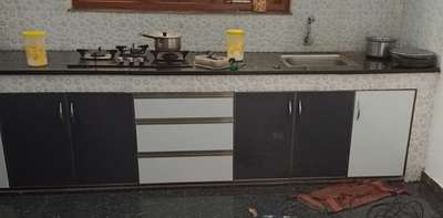 Simple Kitchen cabinet Setion