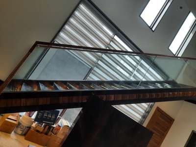 staircase Glas railing.
