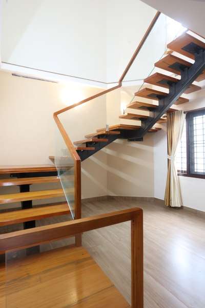 #modularstair #staircase #woodenstairs #GlassHandRailStaircase #powdercoatedstaircase #woodensrair