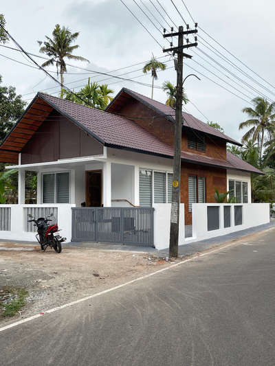 Completed project at Karunagappally
1100Sqft 
30lakhs including interior 
#completed_house_construction #completed_house_project #Residencedesign #tropicalhouse #tropicalminimalistic #tropicaldesign #tropicalmodernism #SlopingRoofHouse #lateritestonecladding #ceramicrooftile #AluminiumWindows
