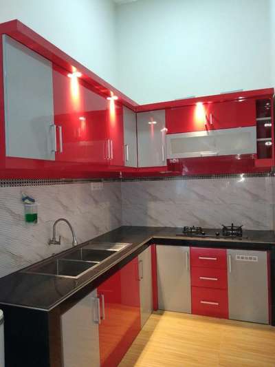 *modular kitchens *
a good quality material advance technology men power luxury touch creative design 
parreral shaped
single shaped
L shaped
U shaper
1200/- per sqft with material cost 

contact us 9340091335