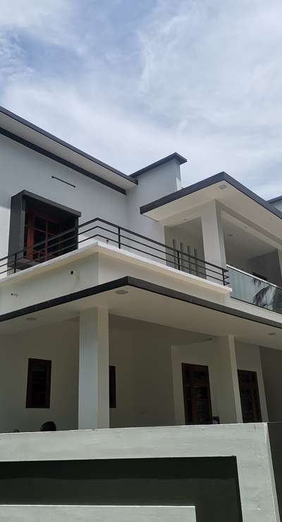 #sitestories  #CivilEngineer  #civilconstruction  #ContemporaryHouse  #ContemporaryDesigns  #architecturedesigns  #Architectural&Interior  #architectureldesigns  #keraladesigns  #kerala  #Residentialprojects  #completed_house_construction