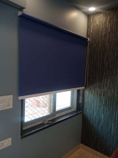roller blinds and wallpaper