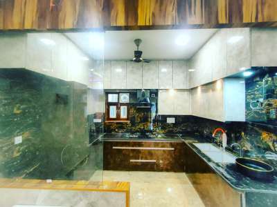 Kitchen 
 #modernhome  #ModularKitchen  #laminates  #chimney  #HouseDesigns  #spotlight  #innovativedesigns  #hettich  #pantry