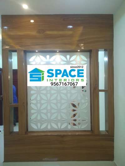 LIVING AND DINING PARTITION WITH VBOARD TEAK WOOD PAINTING MULTIWOOD CNC FINISH