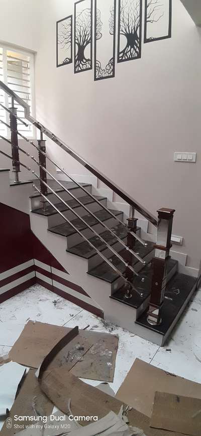 steel stairs with wooden Finishing
#Palakkadinterior #StaircaseDesigns #StaircaseIdeas