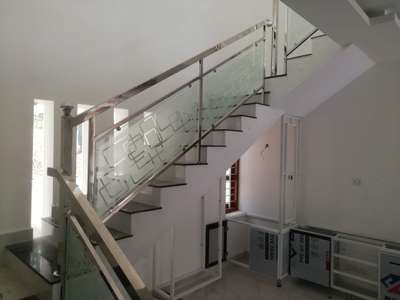 Staircase handrail with glass work