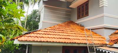 on going work at palazhi calicut 🔨🛠️roofing tile work assistance feel better to contact us