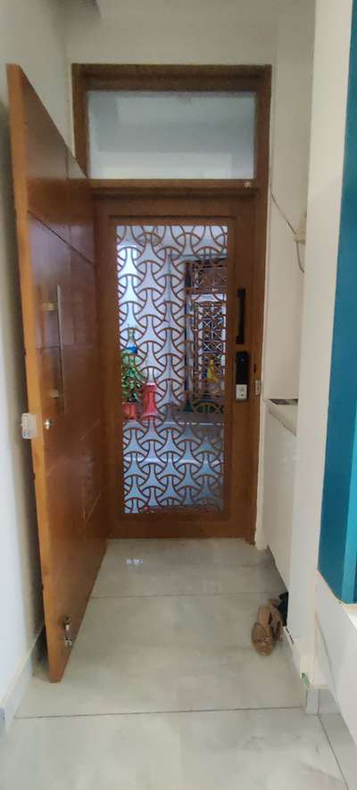 Entrance Main door
#Entrance #foyerdesign #saftydoor #InteriorDesigner #Architectural&Interior