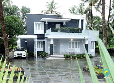 #exterior_Work #keralaarchitectures #beautifulhouse #architecturedesigns #best_architect #completed_house_construction #moderndesgin #landscapinginkerala #LandscapeDesign #ContemporaryHouse #KeralaStyleHouse #keraladesigns