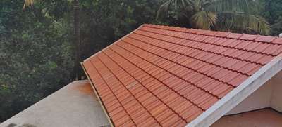 clay roofing tile work