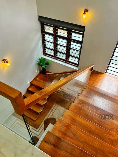 #GlassHandRailStaircase  #modernhousedesigns  #StaircaseDecors #StaircaseLighting