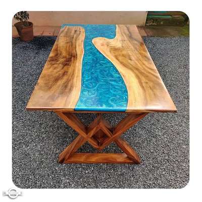 Epoxy table with Vaga Wood.
