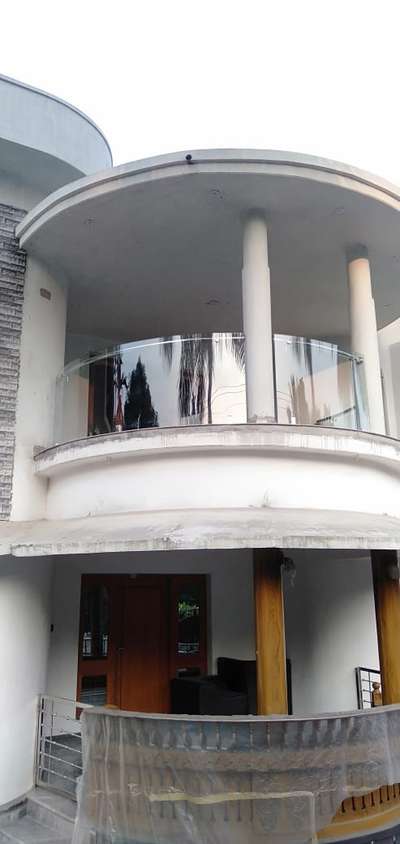 bend glass balcony