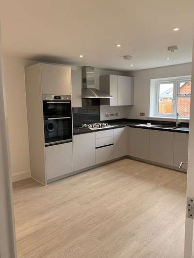 #ClosedKitchen  #KitchenIdeas  #LargeKitchen  #LShapeKitchen  #WoodenKitchen  #ModularKitchen