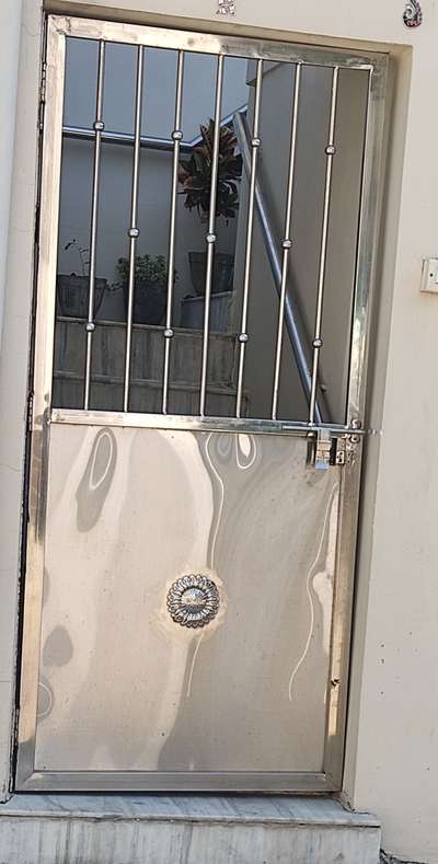 stainless-steel Door made of pure steel.
#sswork #ssmaingate #ss202