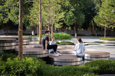 The Performance Gallery
The Performance Gallery is designed to be a curatable urban catwalk, a vibrant exterior space that works in combination with the interior programme to encourage impromptu performances, arts exhibitions, cultural gatherings and open-air theatre.

Project
Hyperlane Linear Sky Park at Chengdu, #China 
by ASPECT Studios

#worldarchitecture #urbandesign #landscape #landscapearchitecture #landscapedesign #urbanstreetscape #streetscape #urbanstreetart #streetart #recreation #park #walkway #urbanpark #relax #commercialstreet #community #urbanliving #public #publicspace #urbandesigner