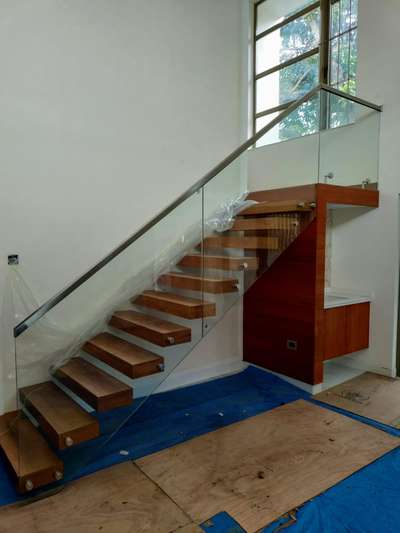 *staircase glass handrail *
Spicer fitting glass handrail