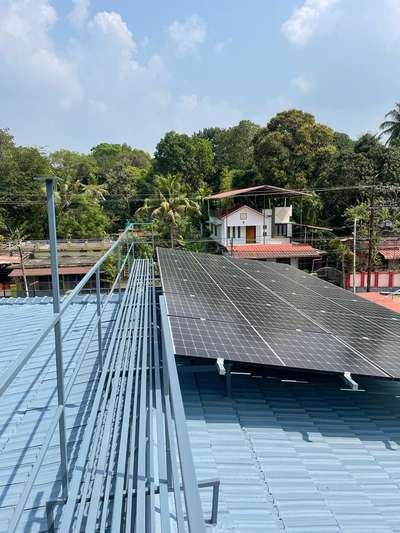 5KW ONGRID SOLAR @Chettikulangara,
Inverter:Sofar
PV Module:REC #solarenergy  #solarpanel  #solarinstallation  #solarenergysystem  #solarongrid  #SolarSystems