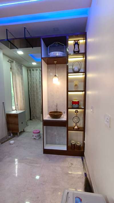 decorative partition with basin in dining