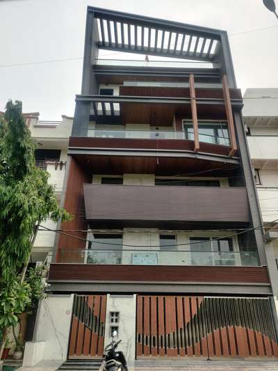 A completed project in Model town, delhi
Contact us on 8527267005
 #Architect #architecturedesigns #ElevationDesign #frontfacade #homeinterior #maingate