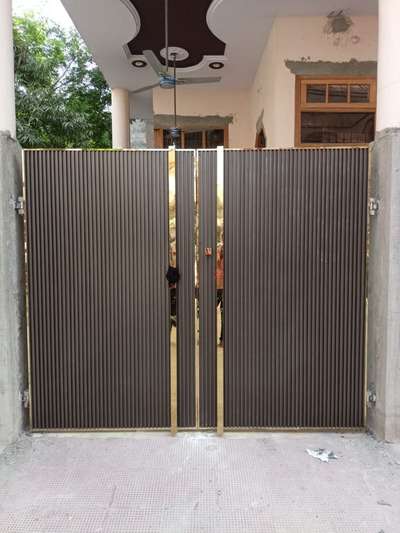 golden stainless steel gate with aluminium design
do you want contact us 9870942577, @nextinfabrication
 #nextinfabrication  #gates  #blackmatt  #maingate  #stainless  #Steeldoor  #HomeDecor