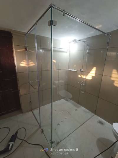 shower cubical
8086010477